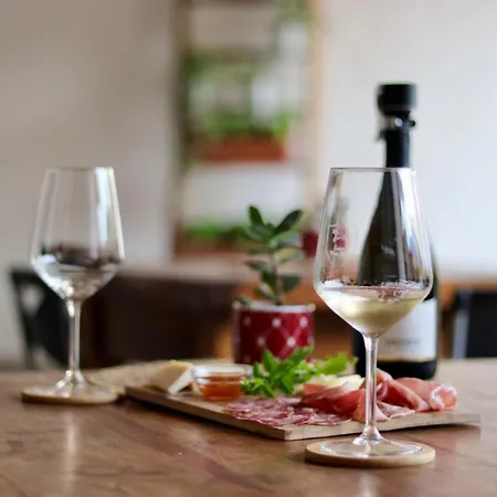 Cascina Monte Tivino 农家乐